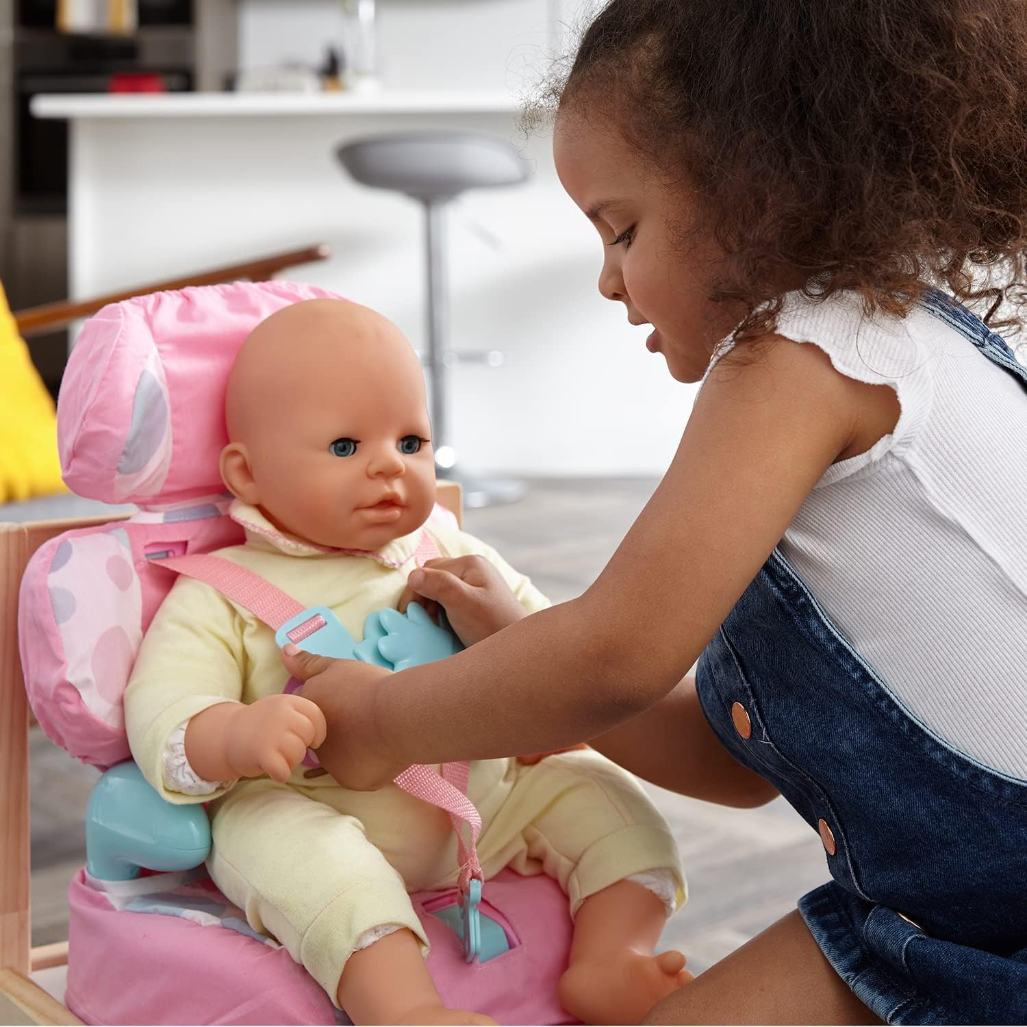 Foto 3 pulgar | Asiento Elevador Casdon Baby Huggles, Color Rosa, Para Muñecas De Hasta 14 Años - Venta Internacional.