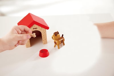 Foto 5 | Dollhouse Animal Set Hape Family Pets, Loro De Madera, Hámster, Perro Y Gato - Venta Internacional.