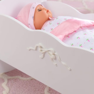 Foto 6 | Cuna Mecedora Para Muñecas Kidkraft, Lazo Tiffany Con Borde Festoneado, Color Blanco - Venta Internacional.