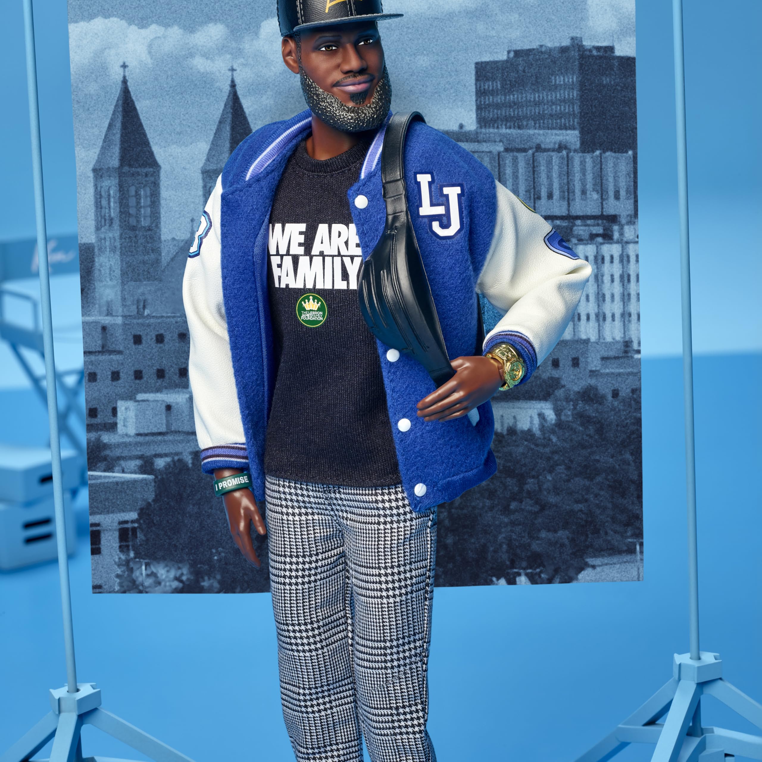 Foto 4 | Muñeca Barbie Signature Lebron James Kenbassadors Con Atuendo - Venta Internacional.