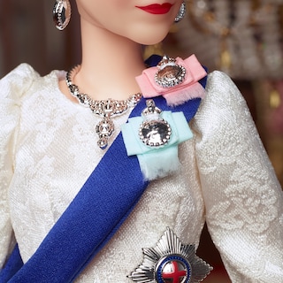 Foto 4 | Muñeca Barbie Signature De La Reina Isabel Ii Platinum Jubilee - Venta Internacional.