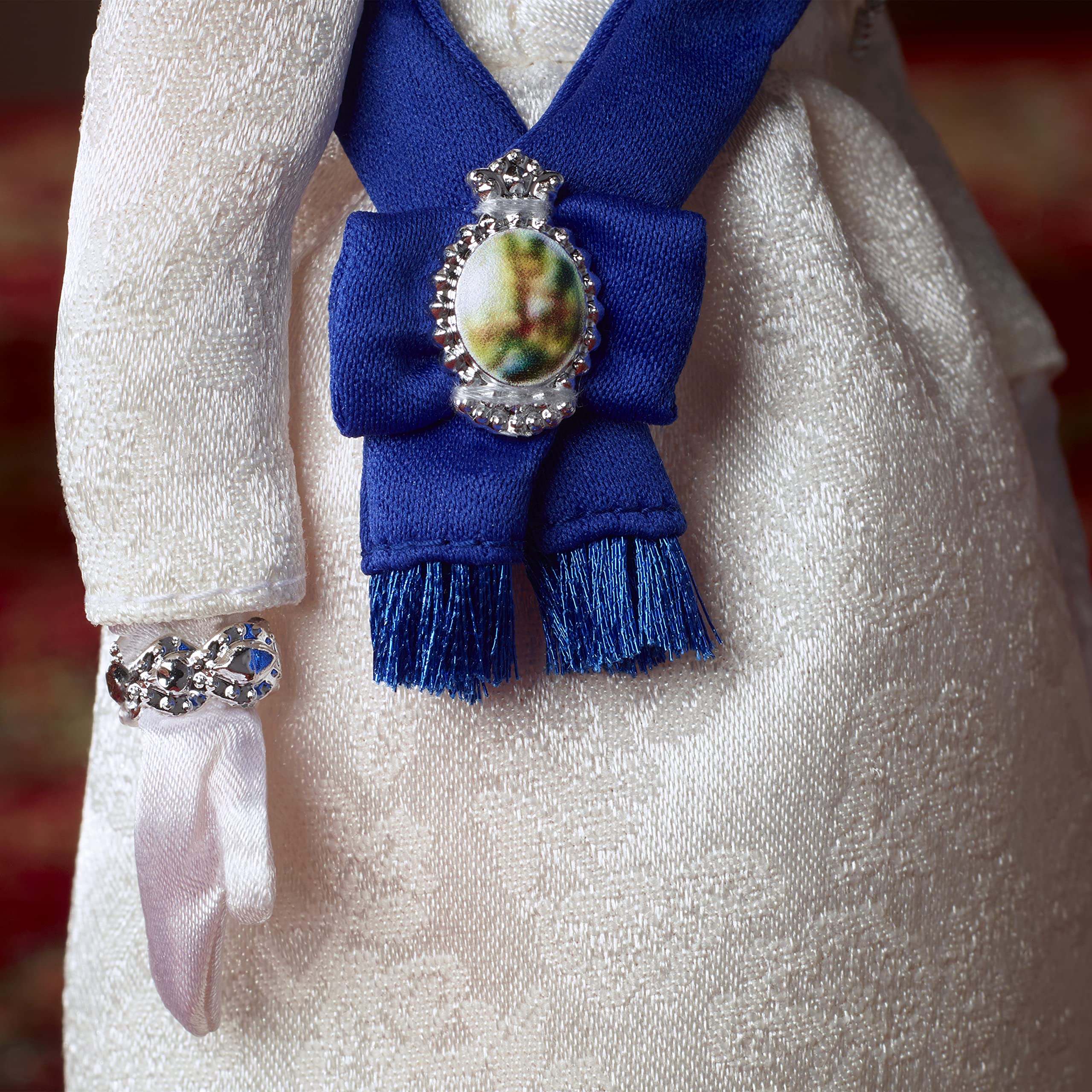 Foto 5 | Muñeca Barbie Signature De La Reina Isabel Ii Platinum Jubilee - Venta Internacional.