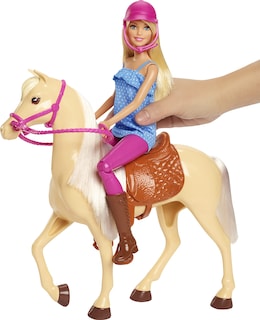 Foto 4 | Conjunto De Muñecas Barbie Blonde Fashion Con Traje De Montar A Caballo - Venta Internacional.