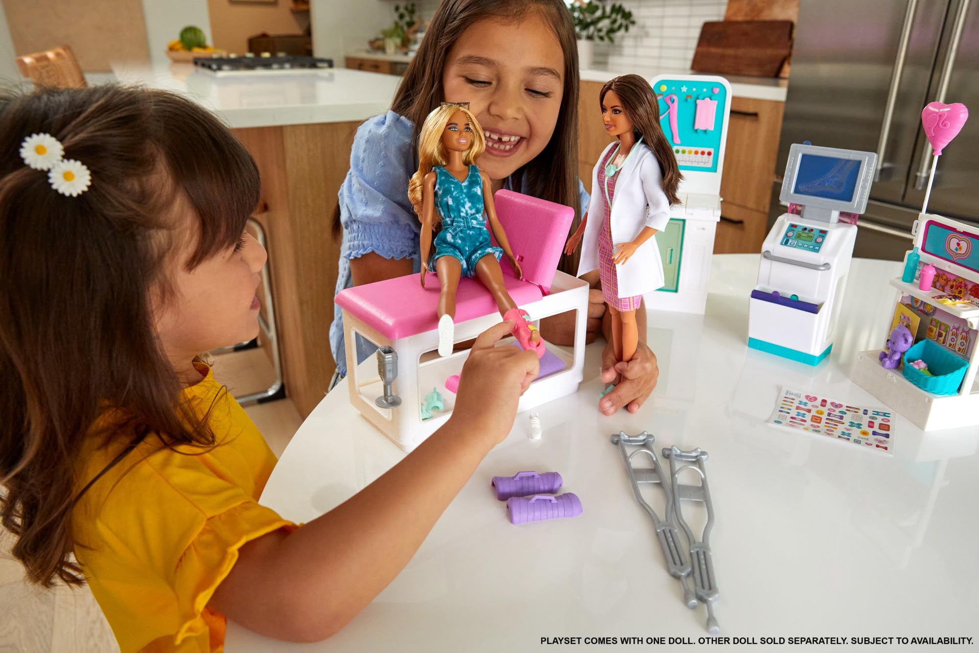 Foto 3 pulgar | Playset Barbie Careers Fast Cast Clinic Con Morena Doctora - Venta Internacional.