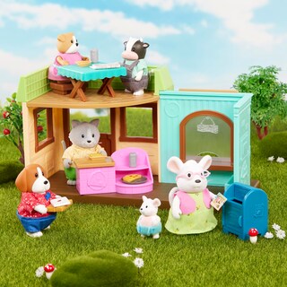 Foto 2 | Toy Li'l Woodzeez La Familia De Los Bulldogs De Woofington Con Libro De Cuentos - Venta Internacional.