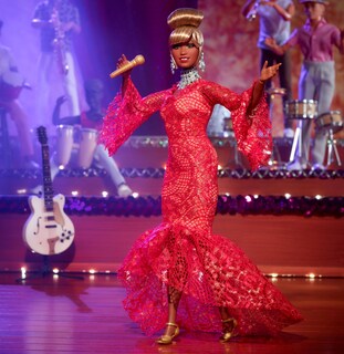 Foto 2 | Muñeca Barbie Que Inspira A Las Mujeres Celia Cruz Reina De La Salsa - Venta Internacional.