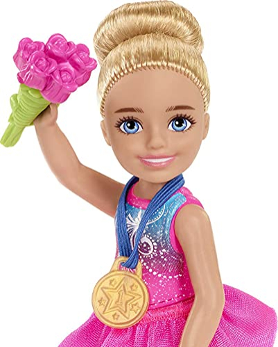 Foto 4 pulgar | Venta Internacional- Barbie Chelsea Muñeca Rubia De Hielo Chelsea, Estuche De Transporte, Ramo, Medalla, Trofeo, Botell