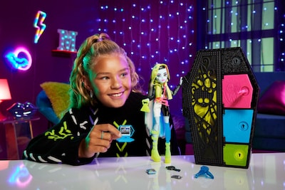 Foto 2 | Venta Internacional - Muñeca De Moda Monster High Frankie Stein Con Más De 19 Sorpresas