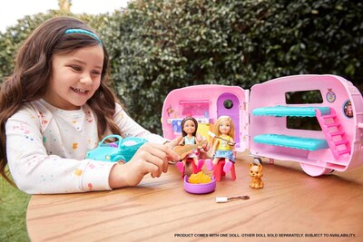 Foto 2 | Set De Juego Para Coche Y Autocaravana Barbie Club Chelsea Con Muñeca Y Collar - Venta Internacional.