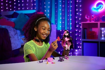 Foto 2 | Muñeca Draculaura De Monster High con Accesorios y Murciélago para Mascotas - Venta Internacional