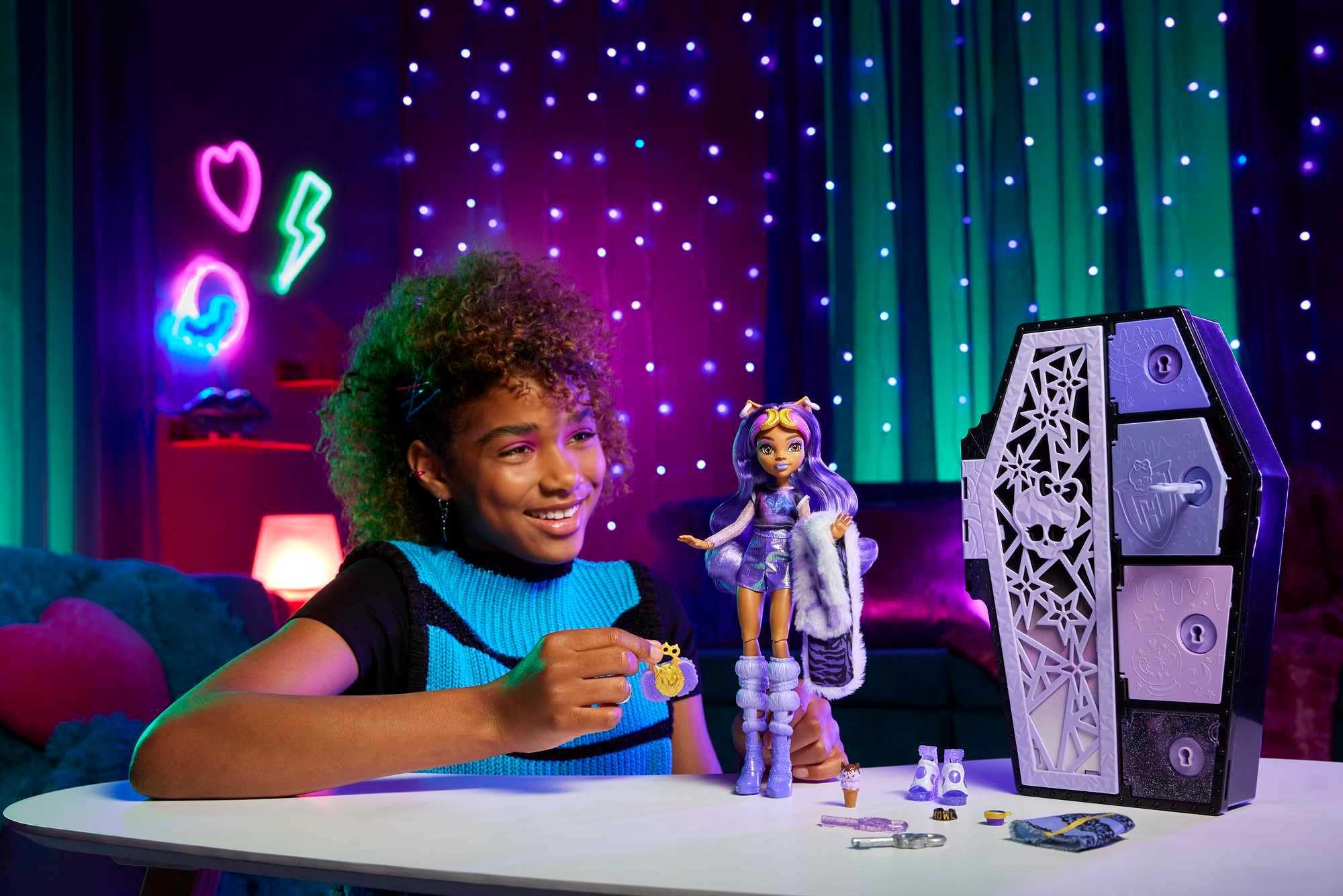 Foto 2 | Muñeca Moderna Monster High Clawdeen Wolf Con Armario Para Disfrazarse - Venta Internacional