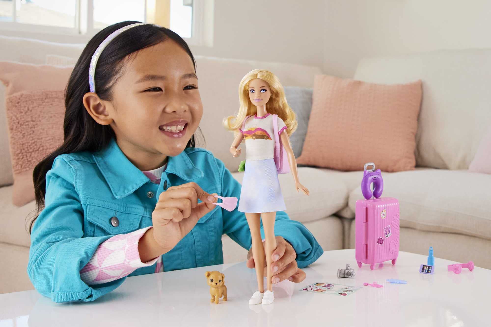 Foto 4 pulgar | Muñeca Barbie Y Accesorios, Set De Viaje «malibu» Con Cachor - Venta Internacional.