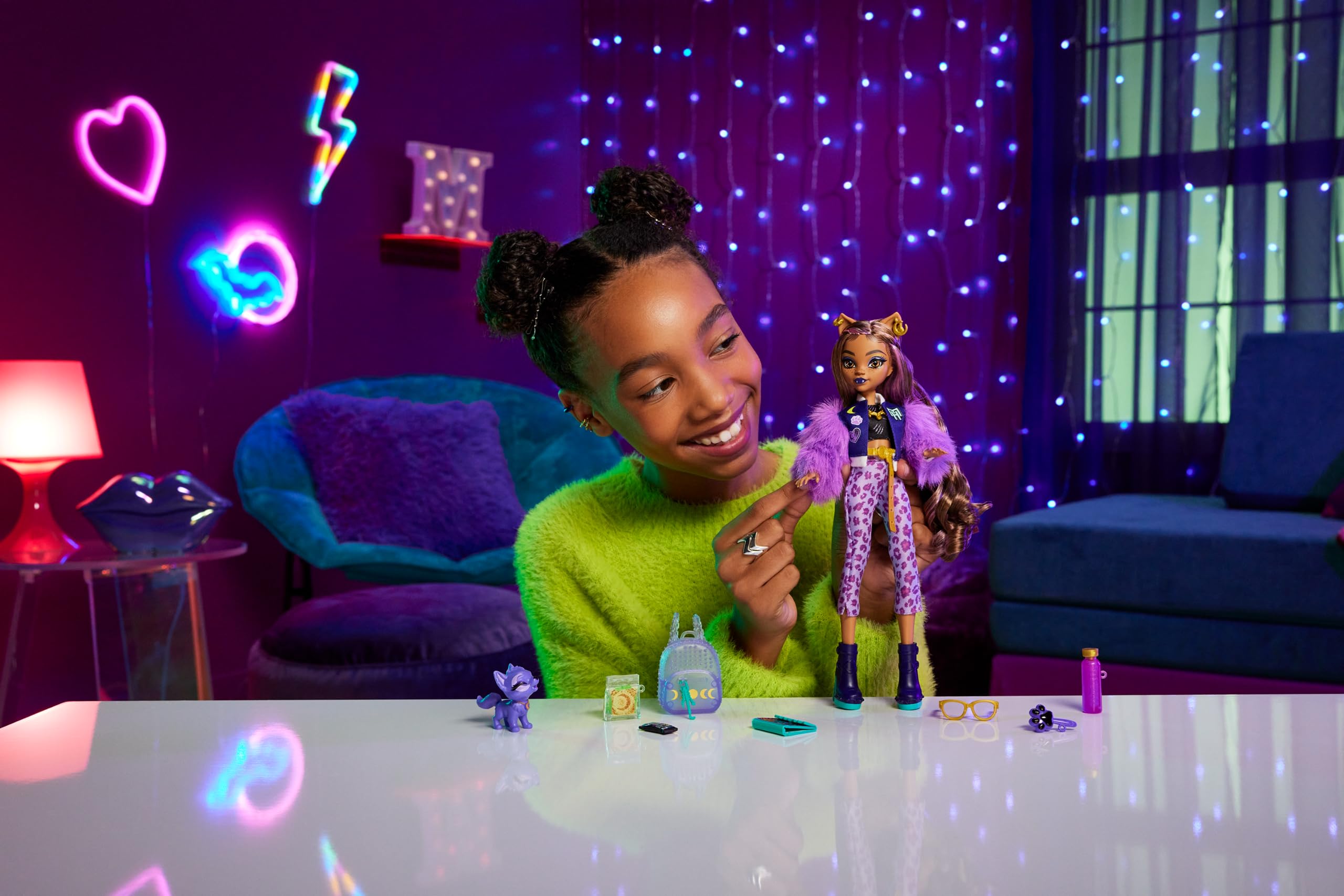Foto 2 | Muñeca Monster High Clawdeen Wolf Con Mascota En Forma De Media Luna Y Acceso. - Venta Internacional.