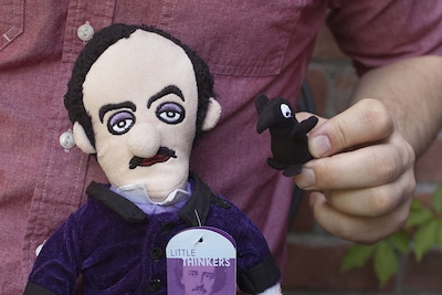 Foto 7 | Muñeco de Edgar Allan Poe Little Thinker The Unemployed Philosophers Guild - Venta Internacional