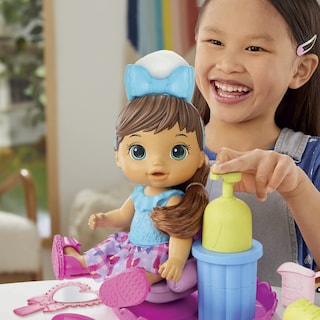 Foto 3 | Muñeca Styling Doll Baby Alive De Pelo Castaño Esponjoso Con Silla De Salón - Venta Internacional.