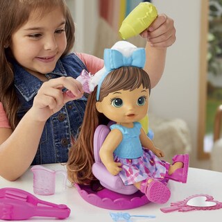 Foto 4 | Muñeca Styling Doll Baby Alive De Pelo Castaño Esponjoso Con Silla De Salón - Venta Internacional.
