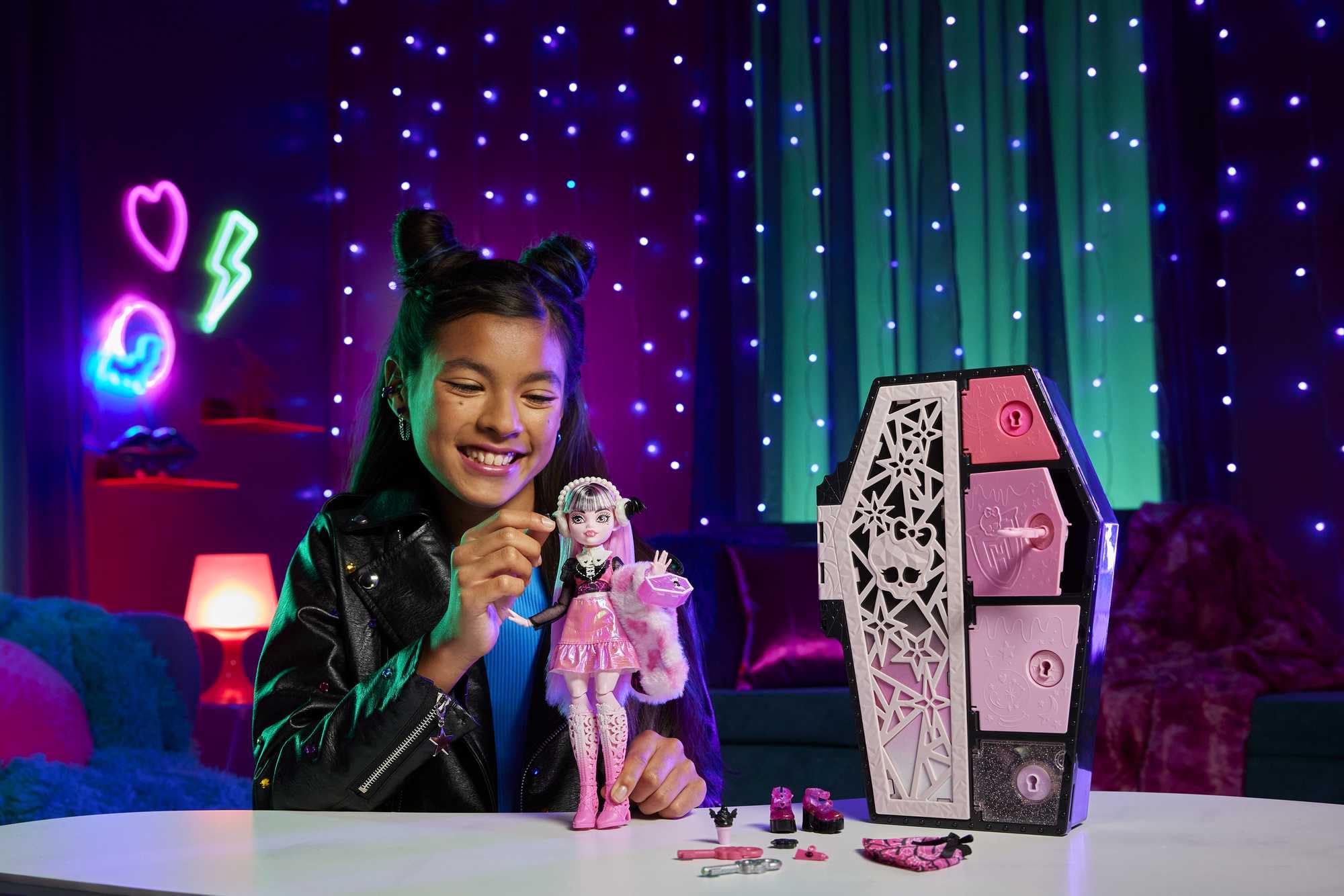 Foto 2 | Muñeca y accesorios Doll Monster High Skulltimate Secrets: Draculaura Temerosa - Venta Internacional