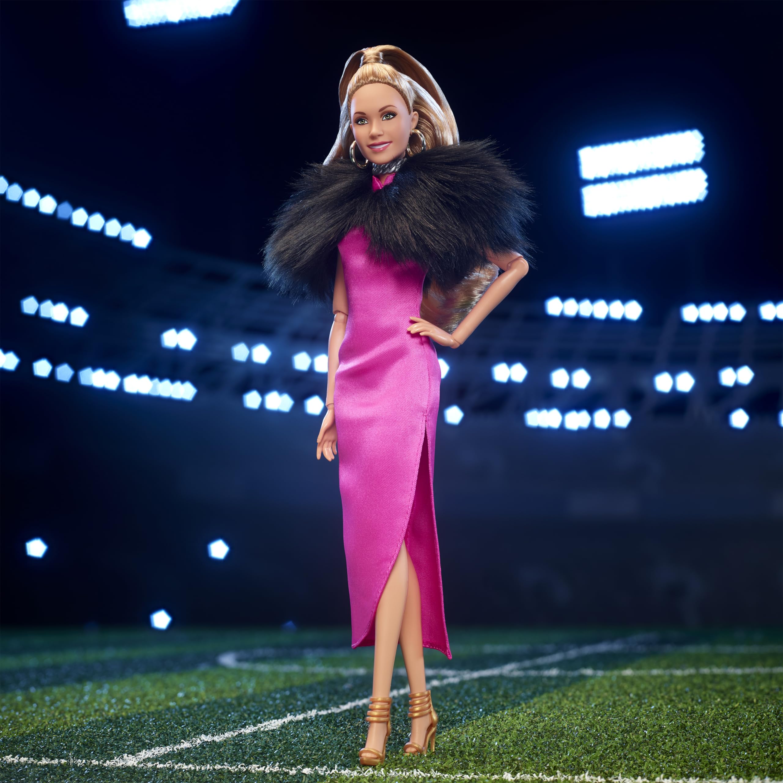 Foto 2 | Muñeca Exclusiva De Barbie Keeley De Ted Lasso Con Vestido Rosa - Venta Internacional.