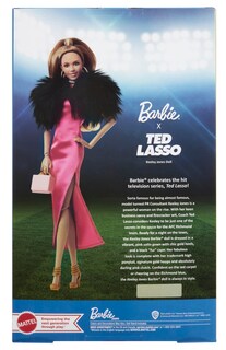 Foto 6 | Muñeca Exclusiva De Barbie Keeley De Ted Lasso Con Vestido Rosa - Venta Internacional.