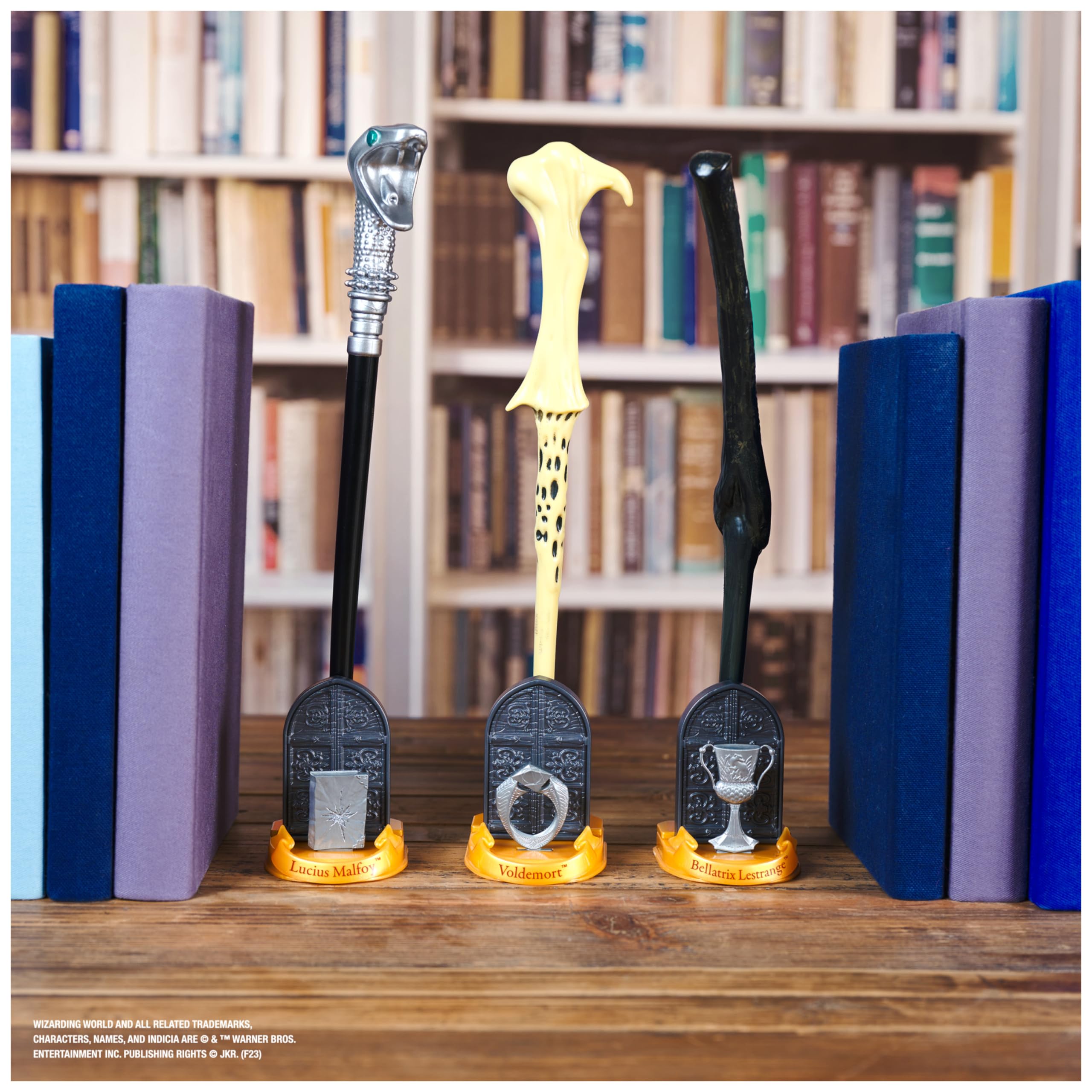 Foto 4 pulgar | Varita De Coleccionista Wizarding World Harry Potter Voldemort 30 Cm - Venta Internacional.
