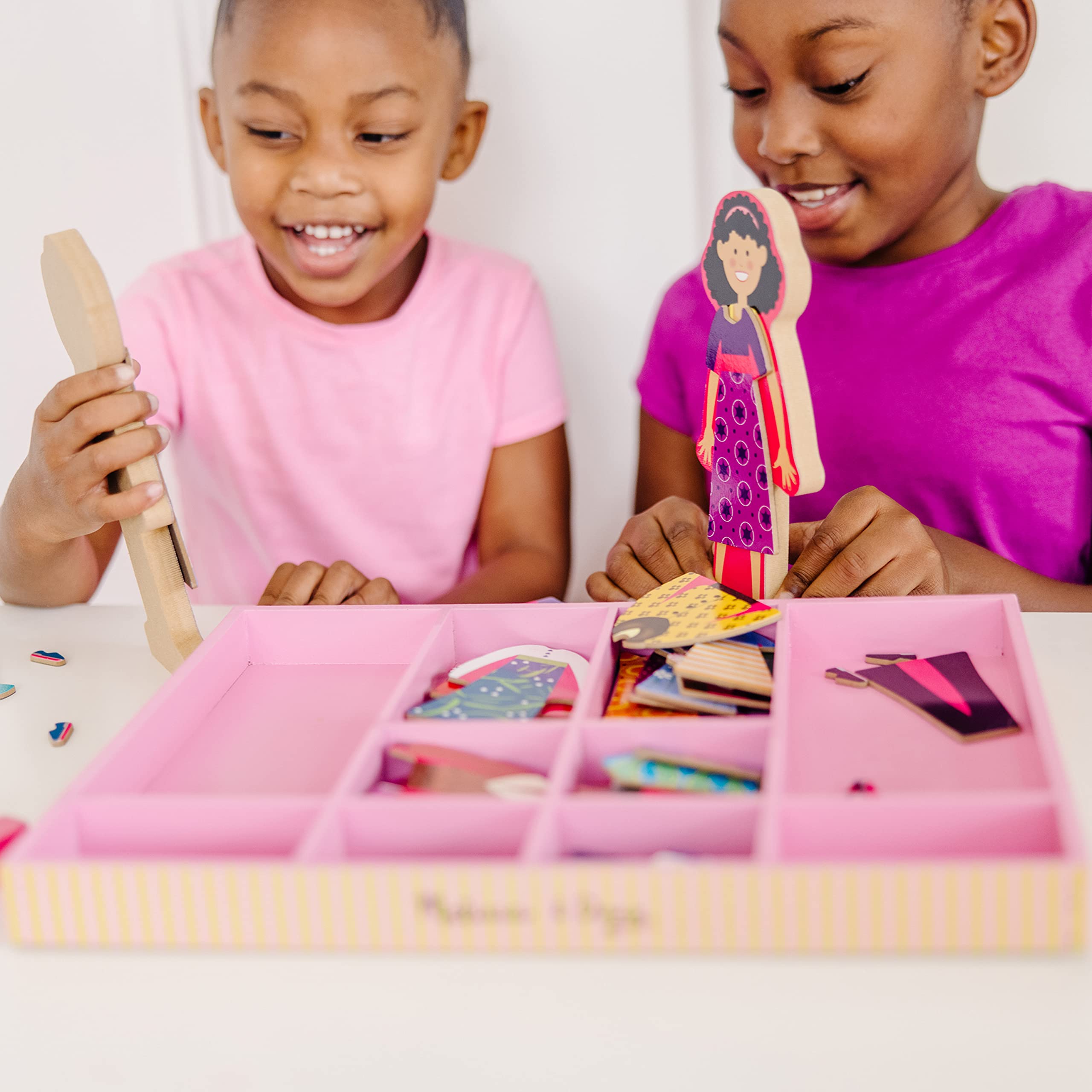 Foto 6 pulgar | Set De Juego Dress-up Dolls Melissa & Doug Abby Y Emma 3+ - Venta Internacional.