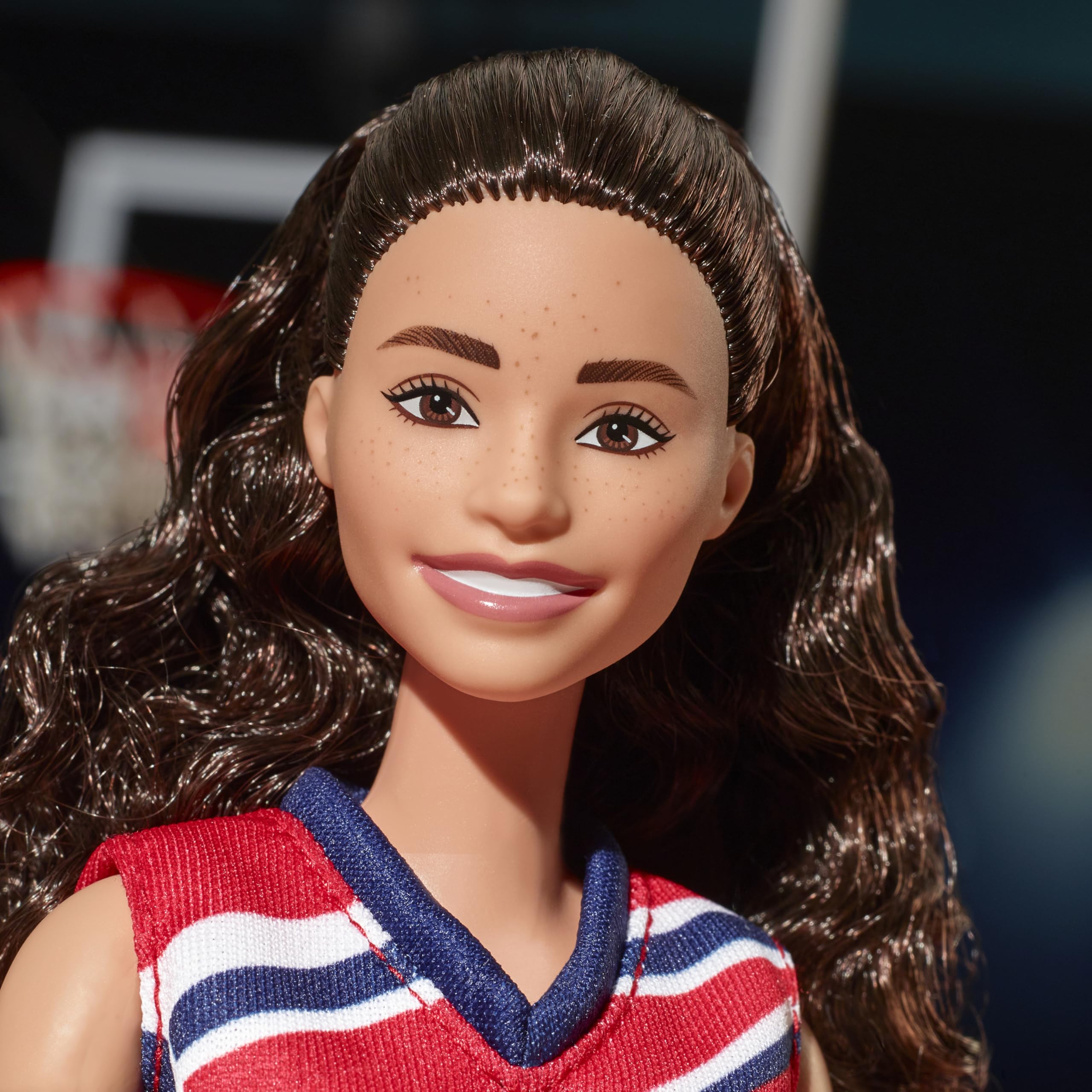 Foto 4 pulgar | Muñeca Barbie Signature Sue Bird Con Uniforme Número 10 Y Pelota De Baloncesto - Venta Internacional.