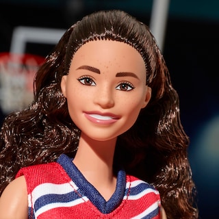 Foto 3 | Muñeca Barbie Signature Sue Bird Con Uniforme Número 10 Y Pelota De Baloncesto - Venta Internacional.