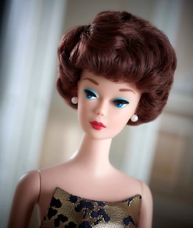 Foto 2 | Muñeca Coleccionable Barbie 1961 Brownette Bubble Cut 60 Aniversario - Venta Internacional.