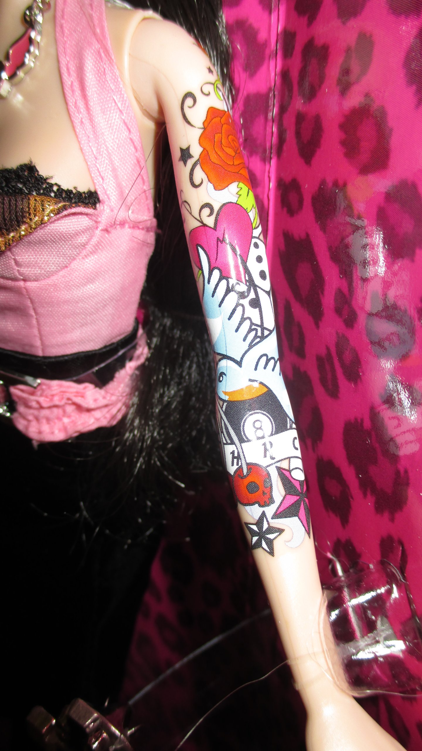 Foto 2 pulgar | Barbie Doll Hard Rock Cafe Rockabilly 2009 Con Bajo - Venta Internacional.