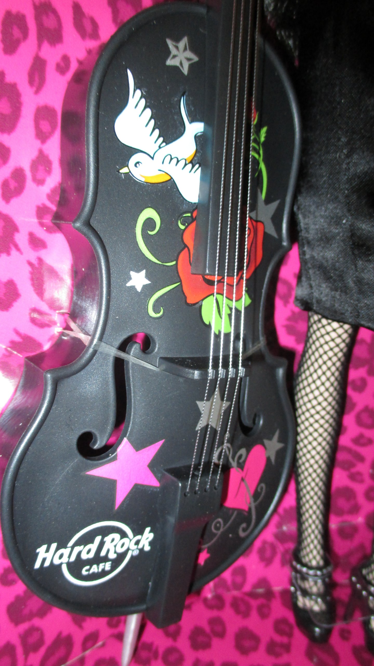Foto 4 pulgar | Barbie Doll Hard Rock Cafe Rockabilly 2009 Con Bajo - Venta Internacional.