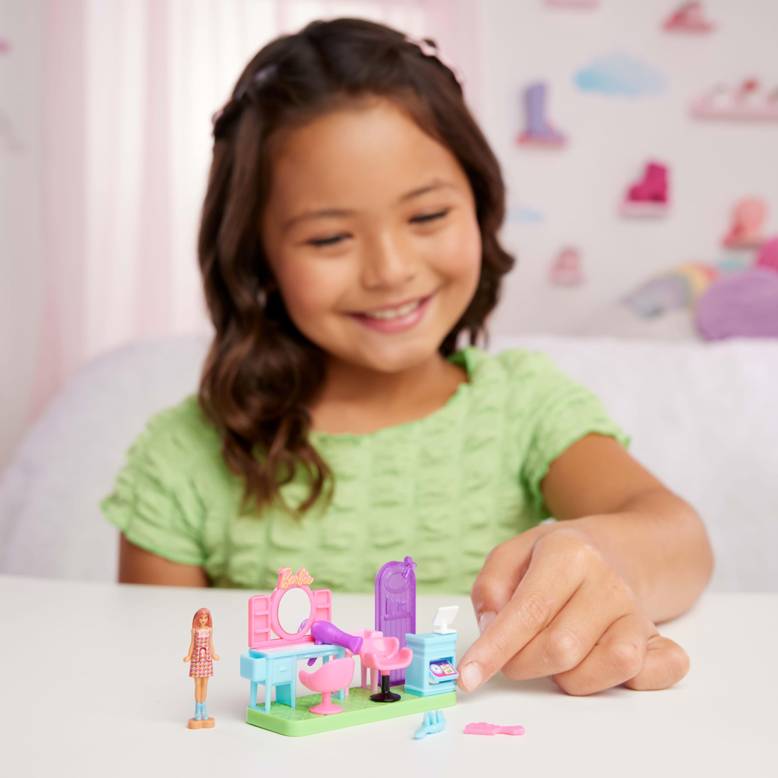 Foto 2 | Peluquería Playset Barbie Mini Barbieland Con Muñeca De 1.5 Pulgadas - Venta Internacional.