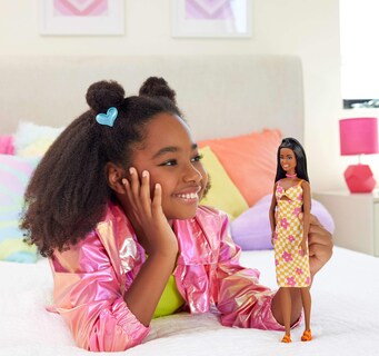 Foto 2 | Muñeca De Moda Barbie Fashionistas #233 Con Pelo Y Vestido Negros - Venta Internacional.