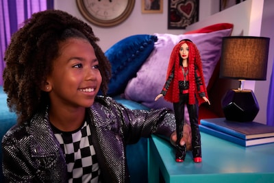 Foto 2 | Muñeca Mattel Disney Descendants The Rise Of Red Cantando Con Ropa - Venta Internacional.