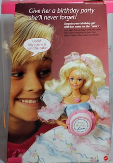 Foto 5 | Muñeca De Fiesta De Cumpleaños De Barbie De 1992 Con Vestido Brillante Y Pastel - Venta Internacional.