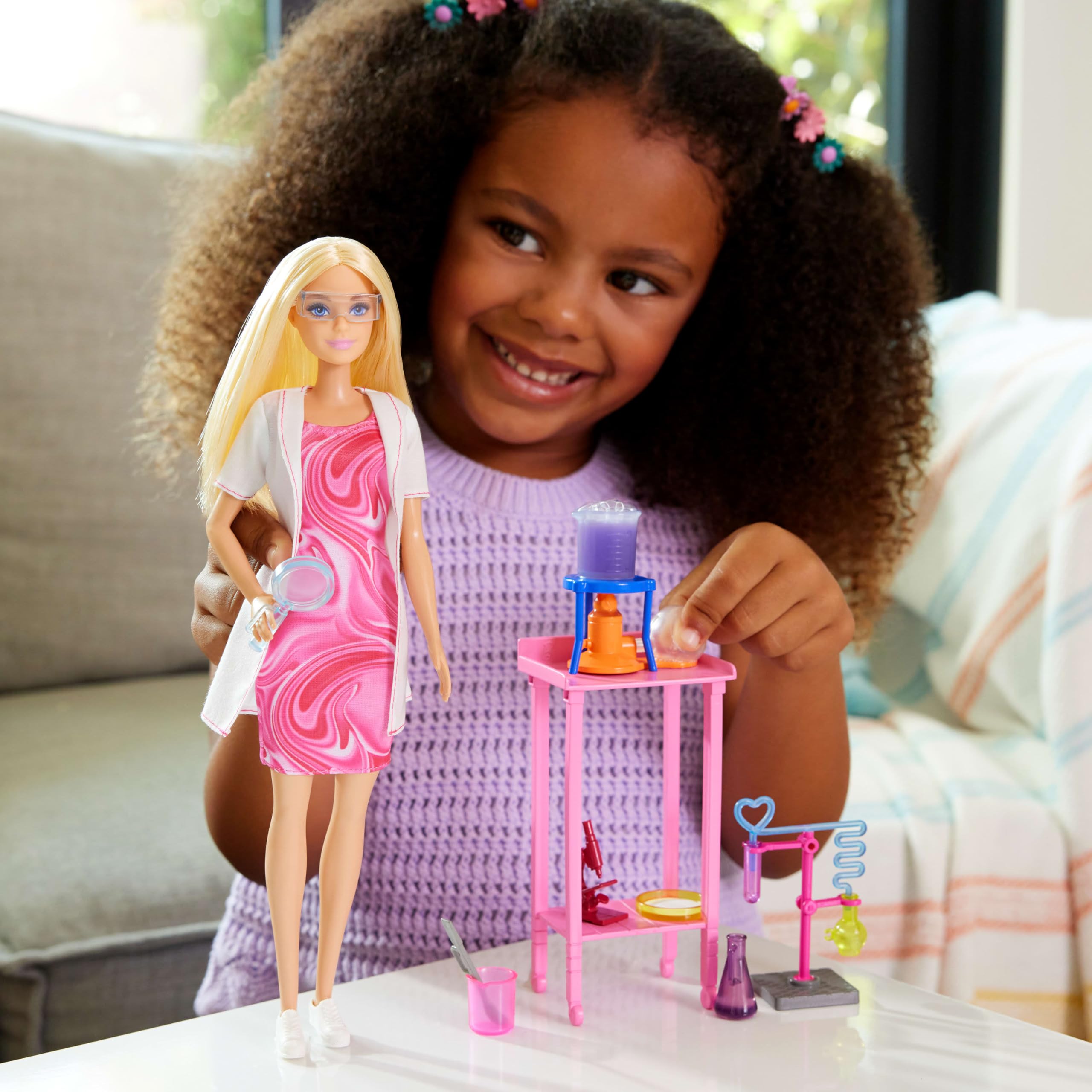 Foto 3 pulgar | Muñeca Barbie Scientist Con Muñeca Moderna, Mesa De Laboratorio Y Microscopio - Venta Internacional.