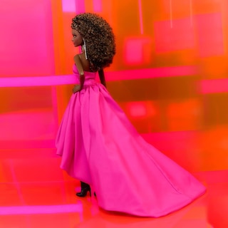 Foto 5 | Vestido Largo Fucsia De Muñeca Barbie En Tafetán Para Adultos Hbx96 - Venta Internacional.