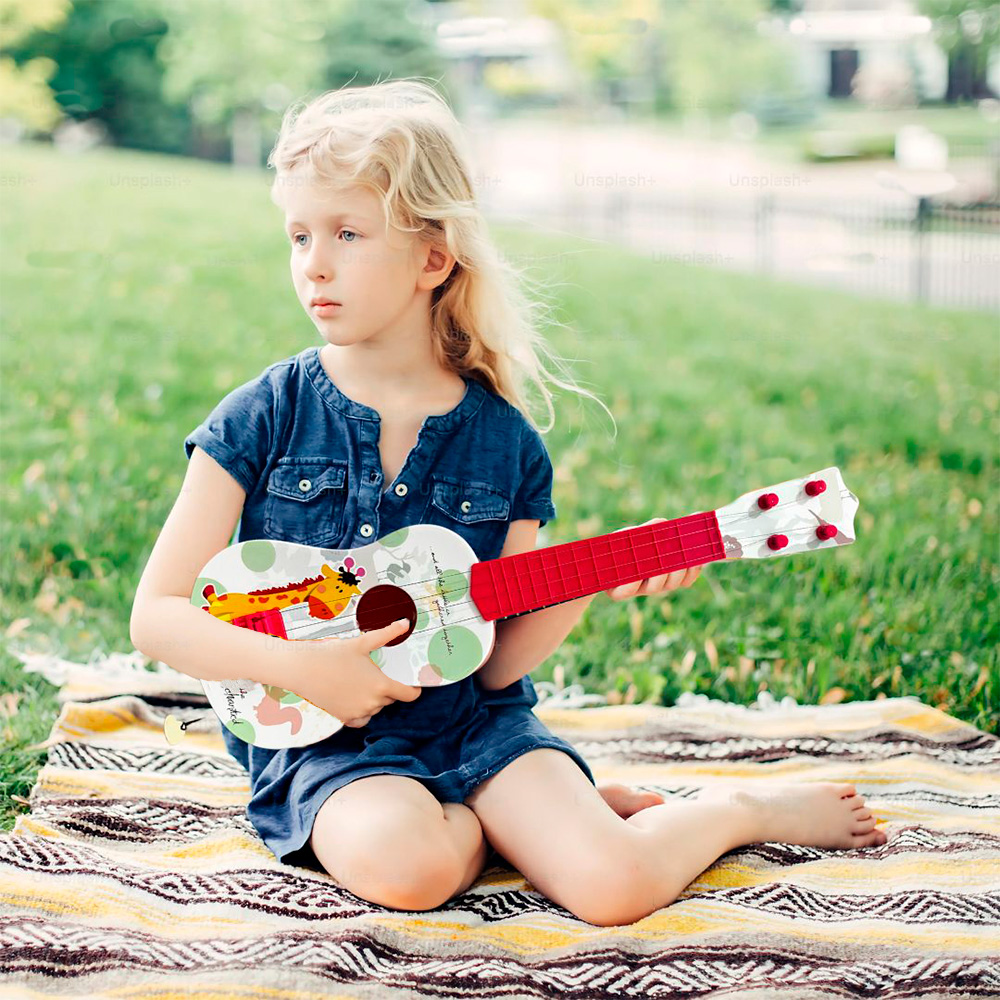 Foto 8 pulgar | Guitarra De Juguete Infantil Blanca Con Rojo Con Cuerdas Y Plumilla Diseño De Animales