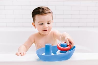 Foto 7 | Botes Y Boyas Ubbi De Bath Toys Para Niños Pequeños Con Efecto Lluvia - Venta Internacional.