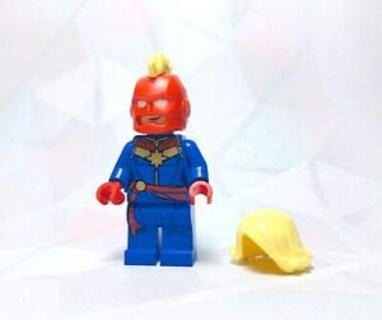 Foto 2 | Minifigura Lego Super Heroes Captain Marvel Con Pelo Amarillo - Venta Internacional.