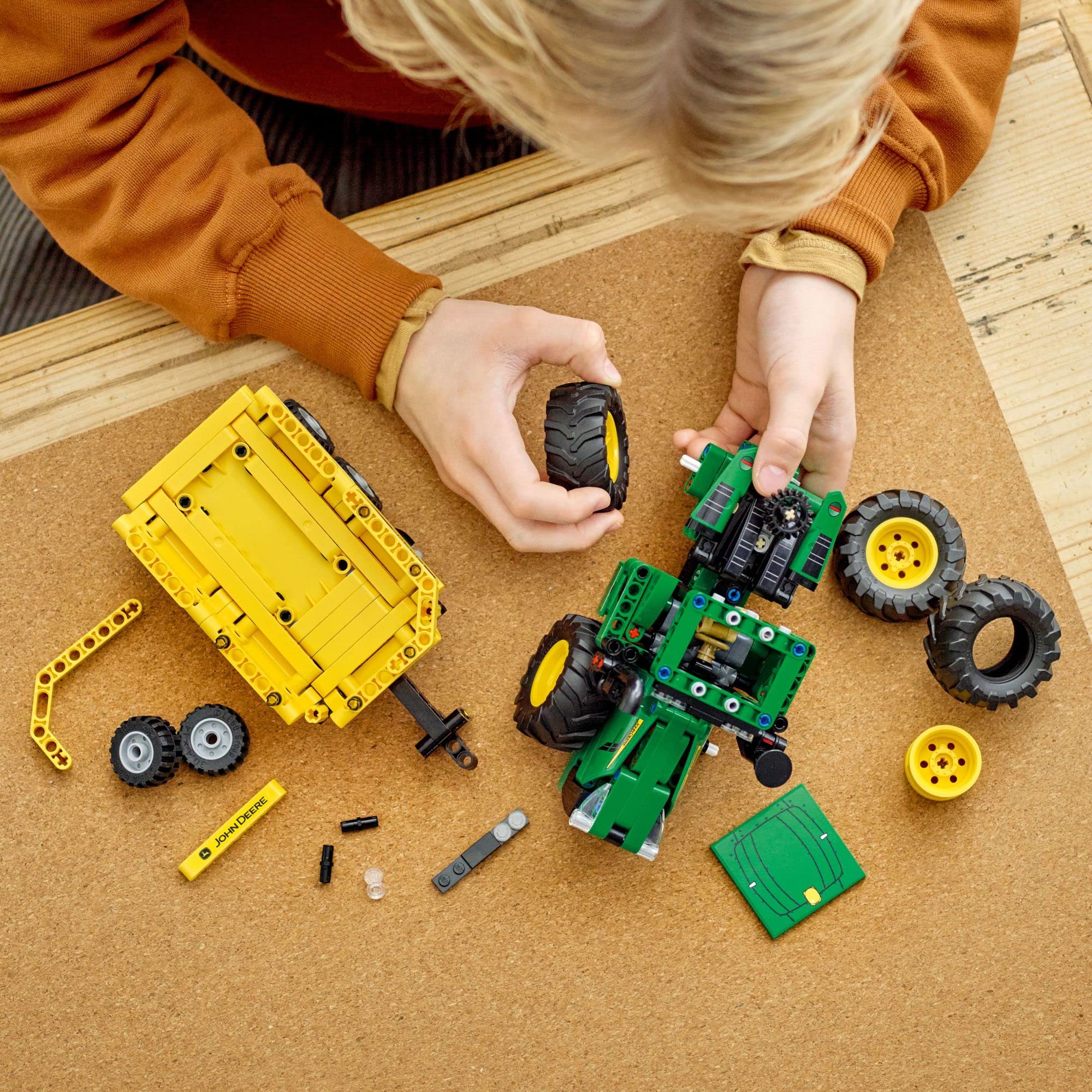 Foto 3 | Juguete De Construcción Lego Technic John Deere 9620r 4wd Tractor 42136 - Venta Internacional.