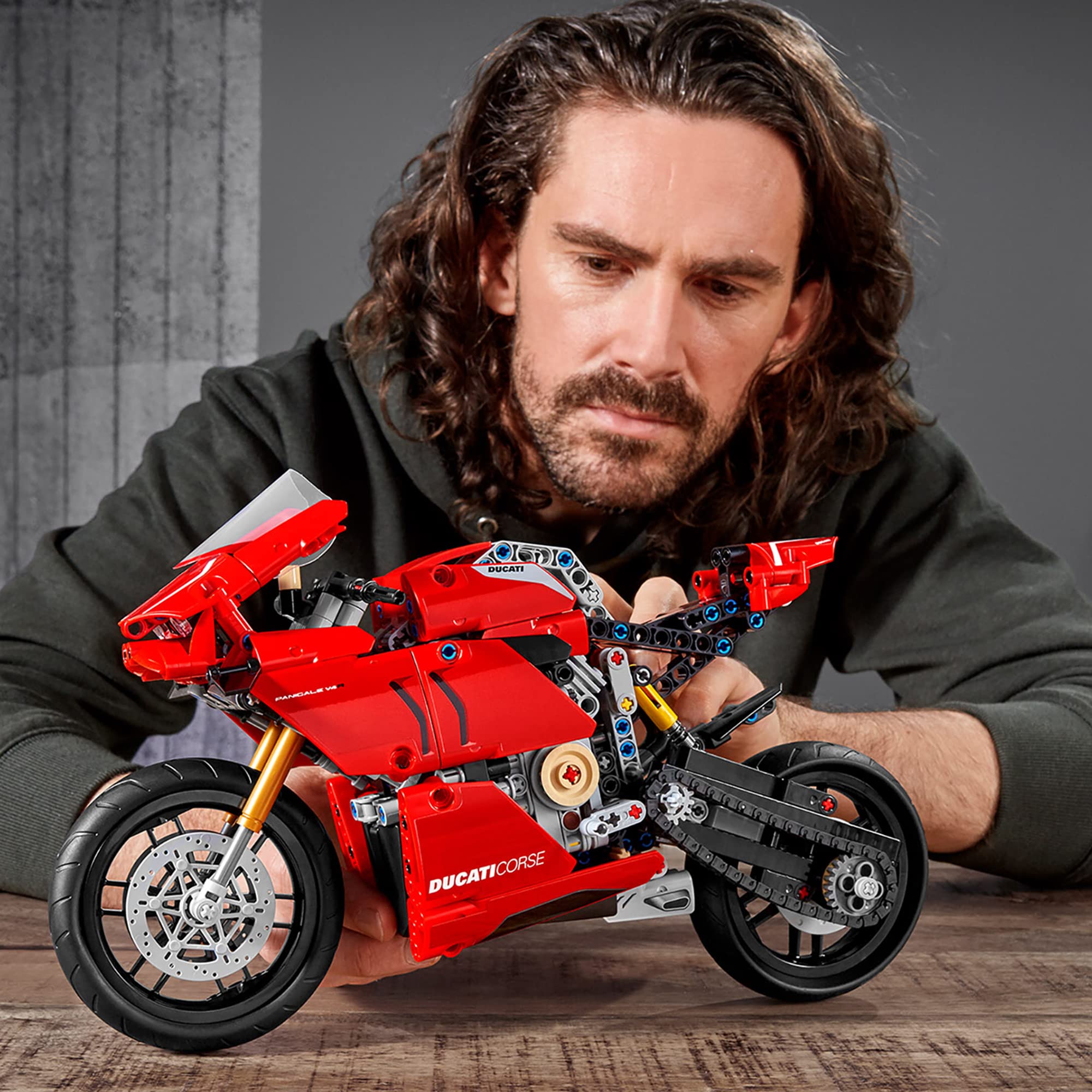 Foto 6 | Kit De Construcción Lego Technic Ducati Panigale V4 R 42107 - Venta Internacional.