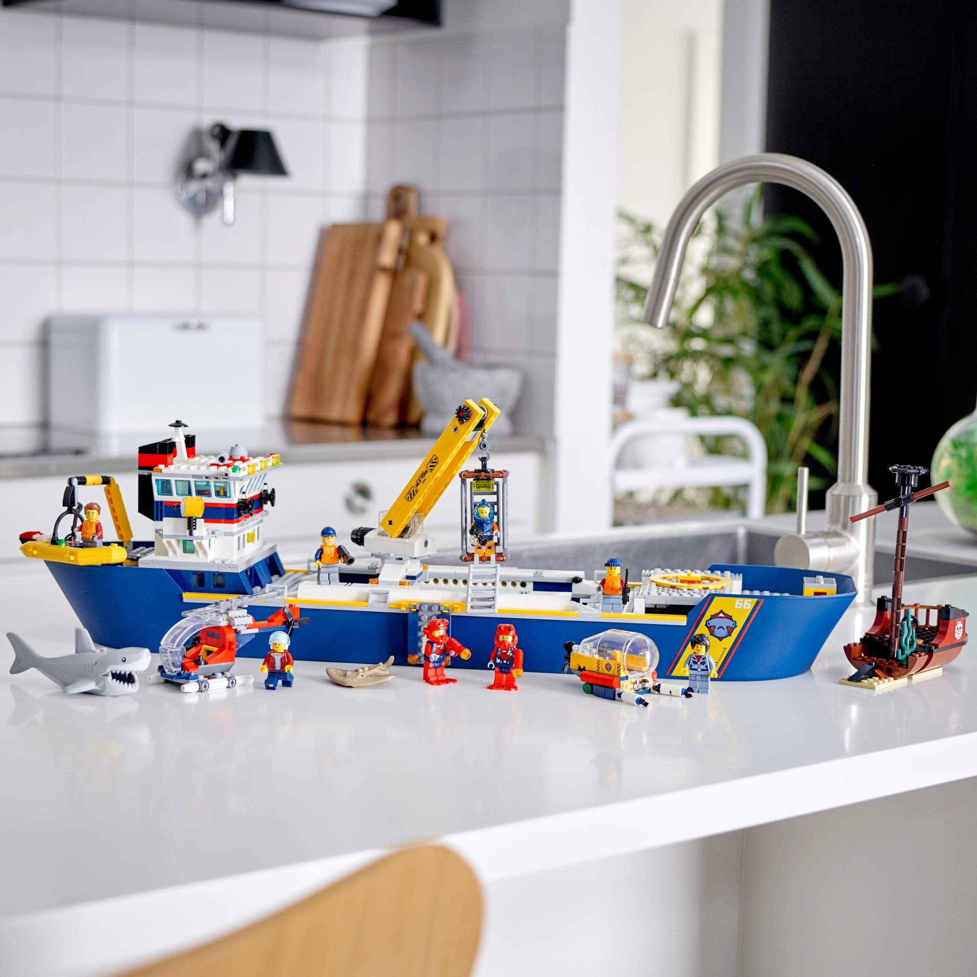 Foto 7 | Buque De Exploración De Juguete Lego City Ocean Exploration Ship 60266 - Venta Internacional.