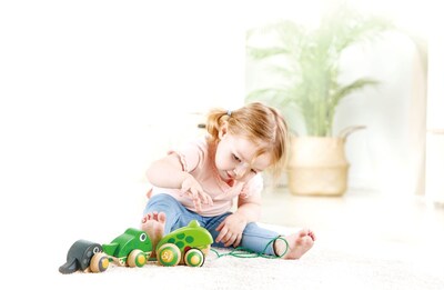 Foto 5 | Toy Along Hape Frog Family Con Ruedas Antivuelco - Venta Internacional.