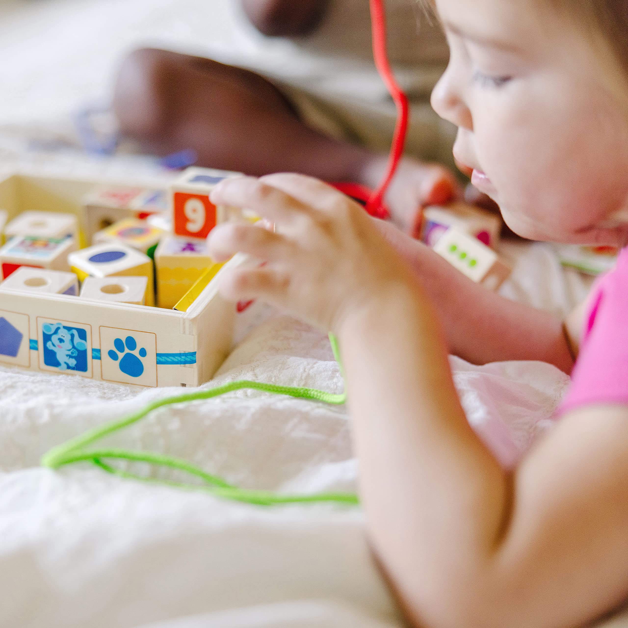 Foto 4 pulgar | Lacing Beads ¡clues & You De Melissa Y Doug Blue! 25 Cuentas Y 4 Cordones - Venta Internacional.