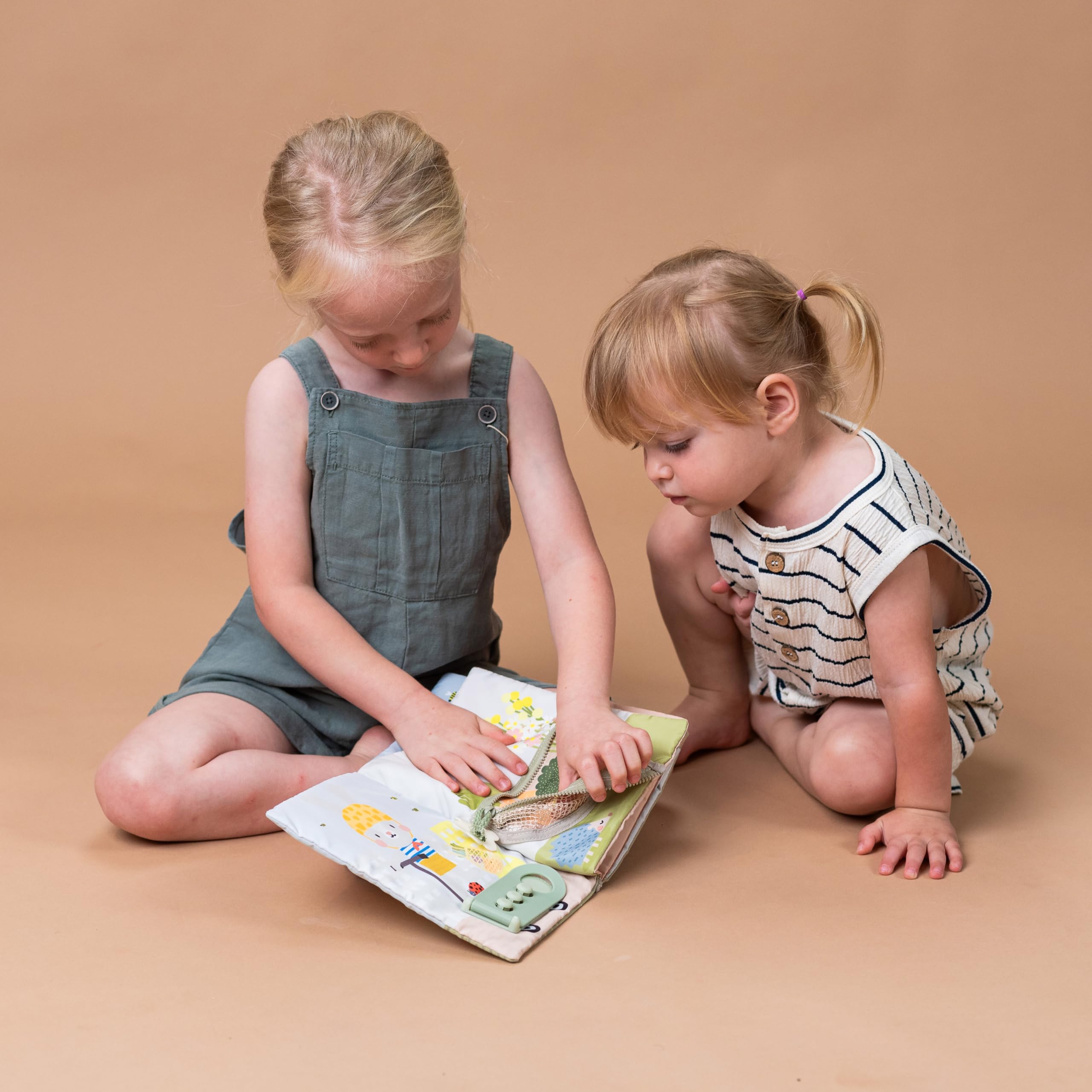 Foto 3 pulgar | Libro De Actividades Taf Toys Montessori Para 1 A 3 Años Con 12 Activ. - Venta Internacional.