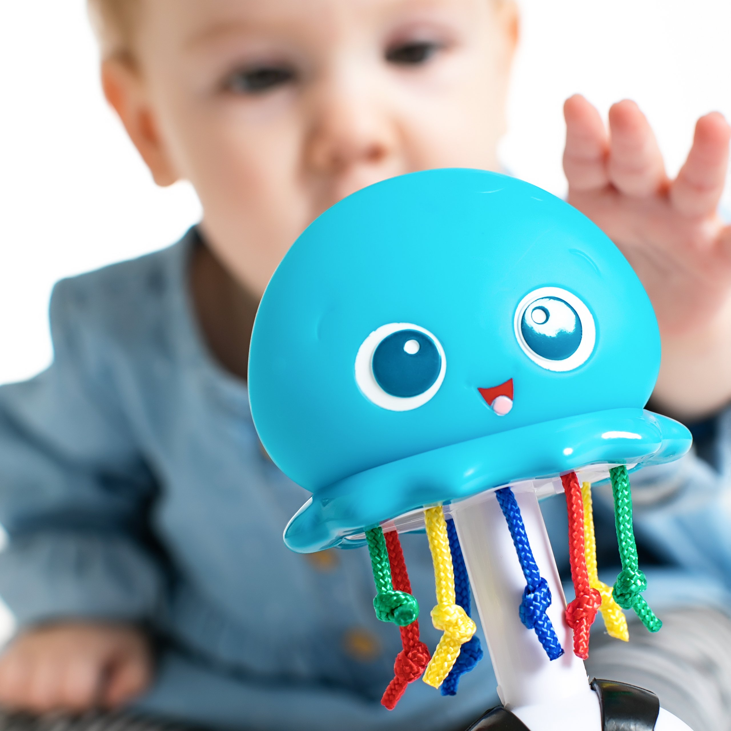 Foto 3 pulgar | Juguete Musical Sensory Shaker Baby Einstein Ocean Glow Newborn+ - Venta Internacional.