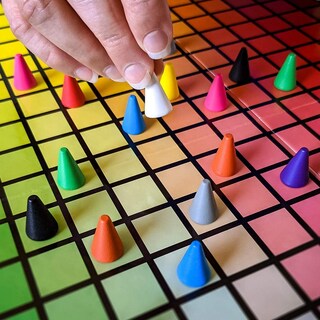 Foto 6 | Juego De Mesa Hues And Cues Vibrant Colour Adivinando Entre 3 Y 10 Jugadores - Venta Internacional.