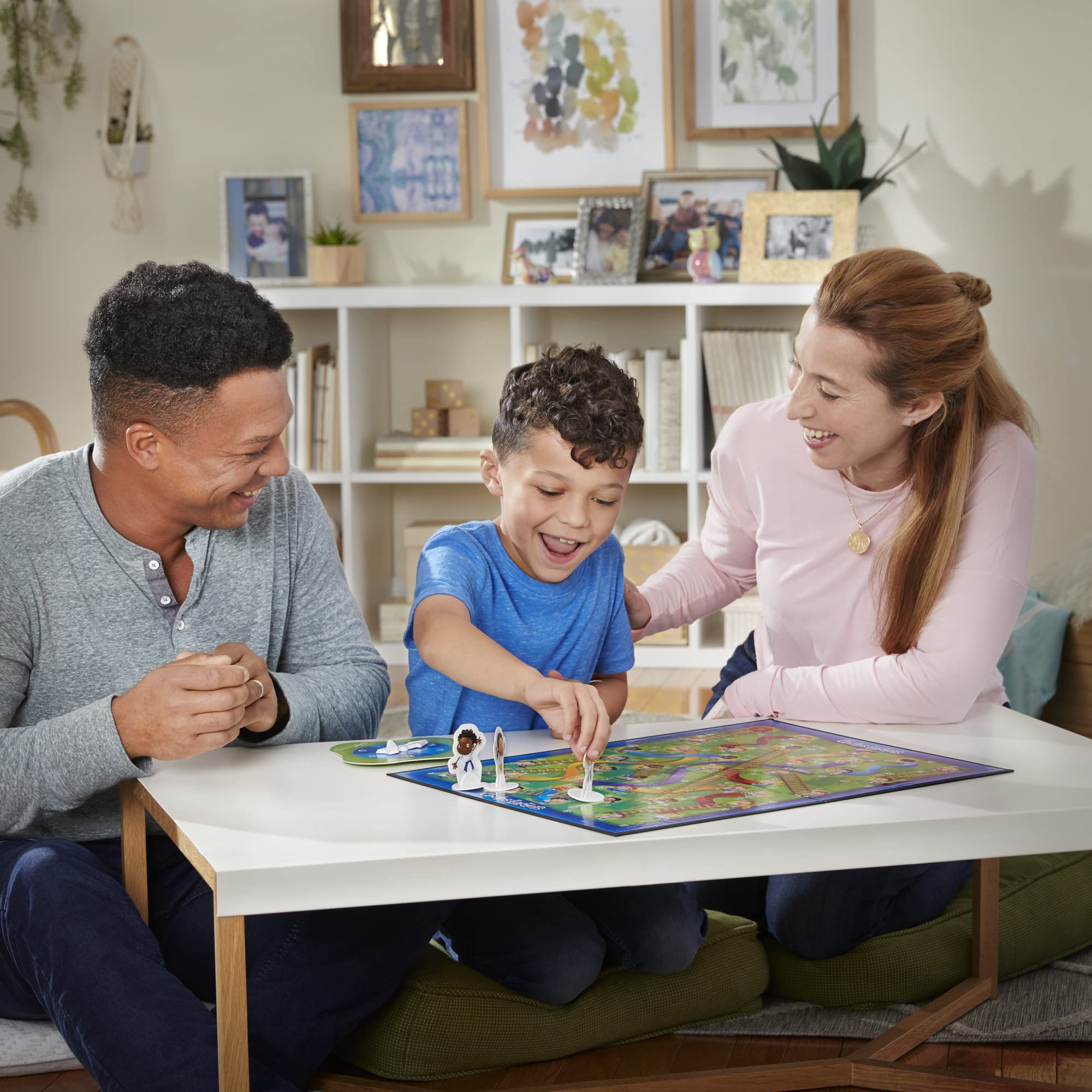 Foto 4 pulgar | Juego De Mesa Hasbro Gaming Chutes And Ladders Con 3 Peones - Venta Internacional.