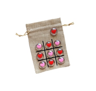 Foto 1 | Set Tic Tac Toe Con Forma De Corazones Para Fiestas De Cumpleaños Con Bolsa Y Guijarros - Venta Internacional.