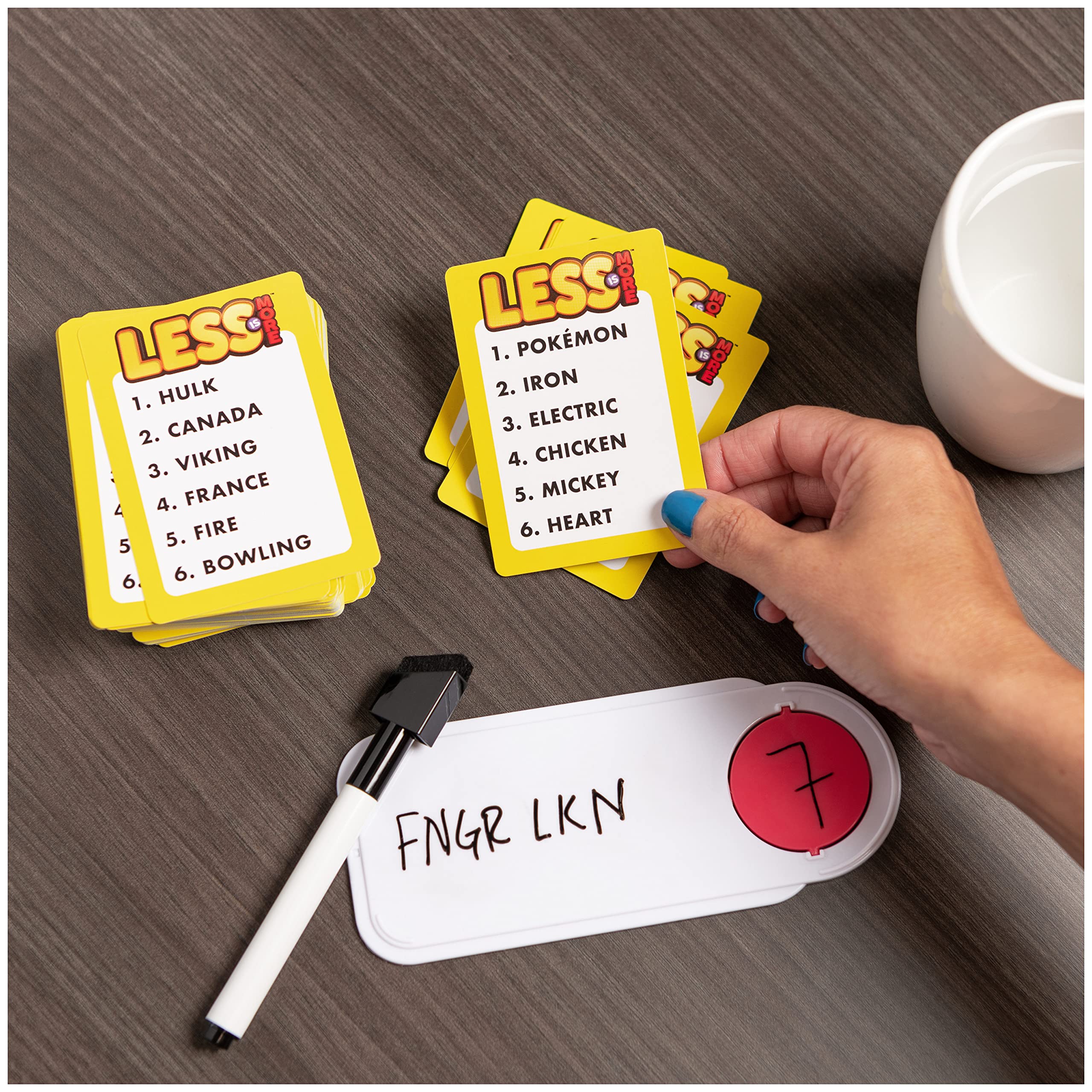Foto 2 | Juego De Mesa Para Fiestas Spin Master Less Is More Con Rotuladores Borrables - Venta Internacional.